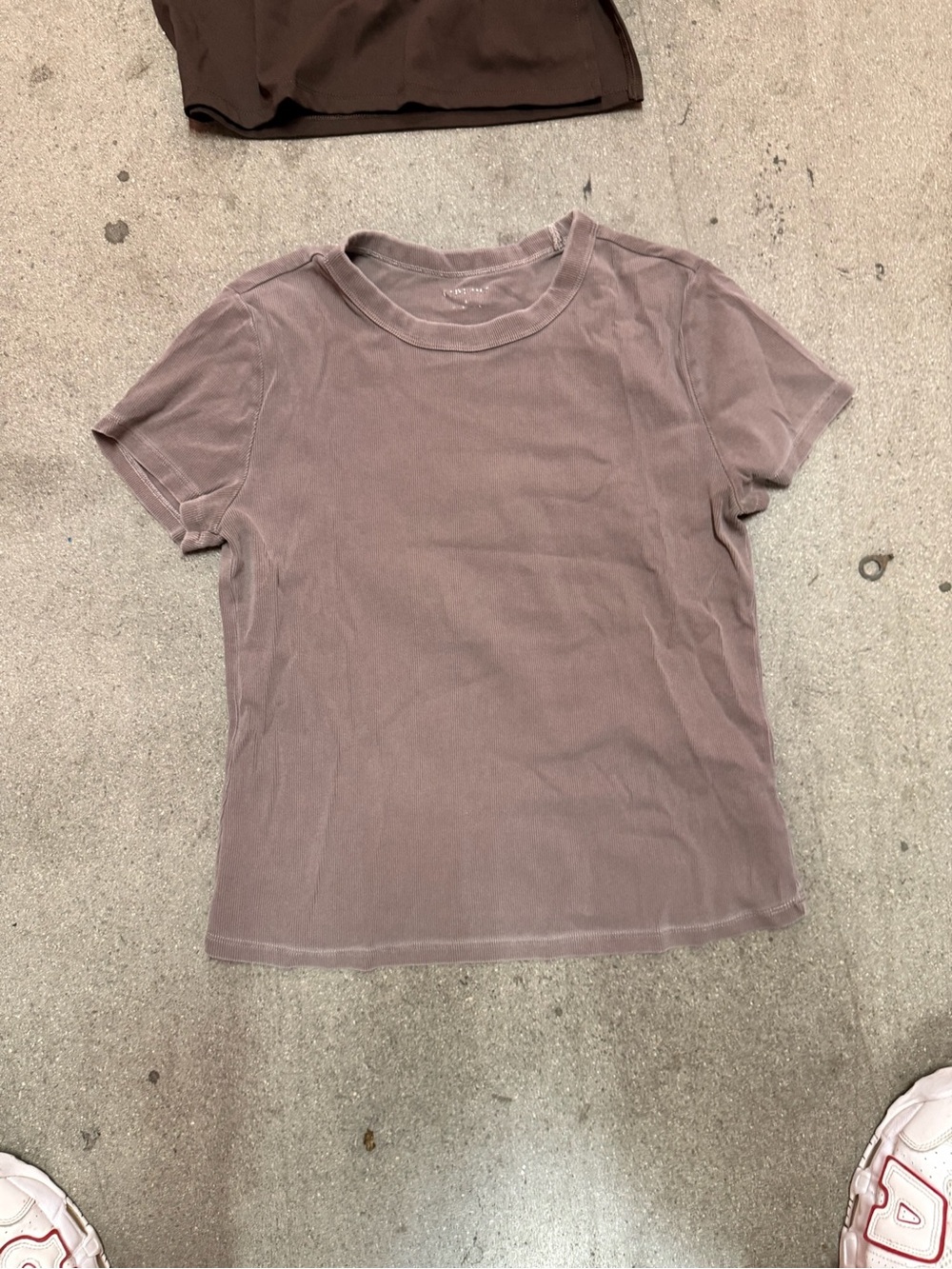 Old Navy Short Sleeve Crewneck Tee in Mauve-Taupe